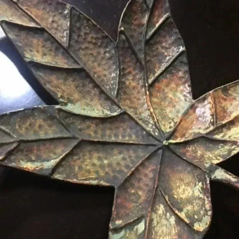Leaf Decor - Picture 3 of 6